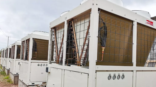 養(yǎng)鴨場老板：熱泵供暖溫度高，費用比燒煤還??！